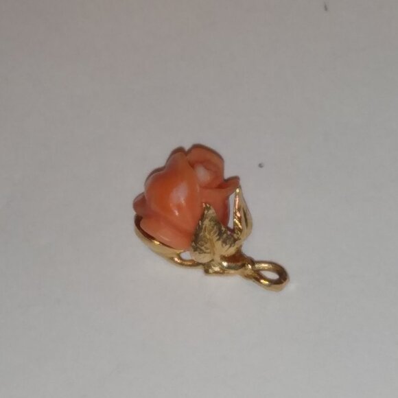 EXQUISITE CORAL CARVED ROSETTE CHARM WITH 14K GOLD BACKING - Picture 7 of 7
